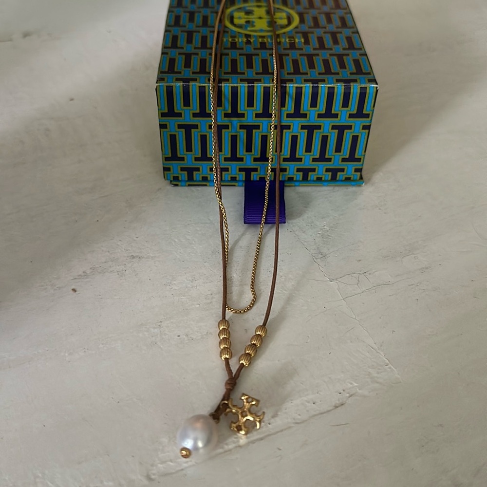 Tory Burch Kira cultured Pearl Logo Necklace